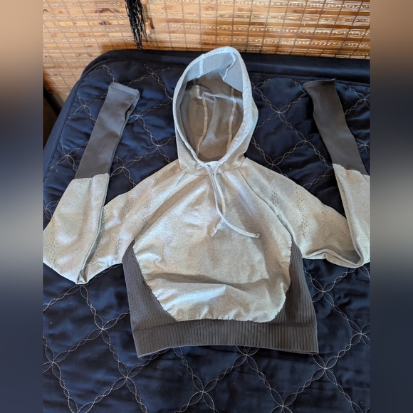 Gray Lightweight Pullover with Subtle Ribbing - Picture 9 of 17